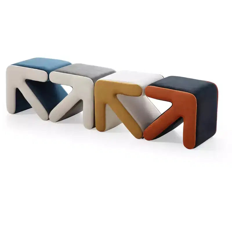 Pouf moderne créatif en forme de flèche avec banc d'entrée rembourré en velours pour enfants, tabourets repose-pieds de conception artisanale pour salon, chambre à coucher