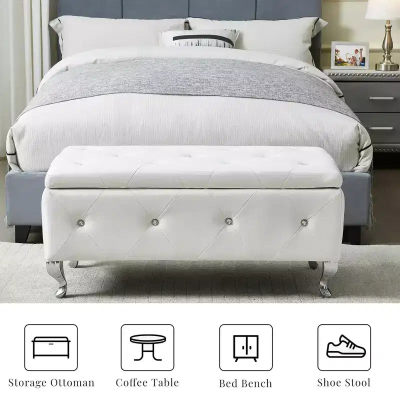 Banc de rangement avec coussin en similicuir, banc capitonné blanc avec boutons en cristal et pieds en métal pour salon et chambre à coucher.