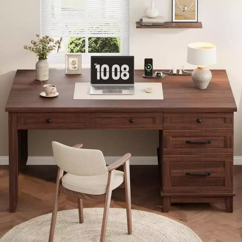Bureau exécutif de 136 cm pour ferme avec station de charge, classeur réglable et tiroirs, bureau d'ordinateur en bois vieilli pour la maison et les études