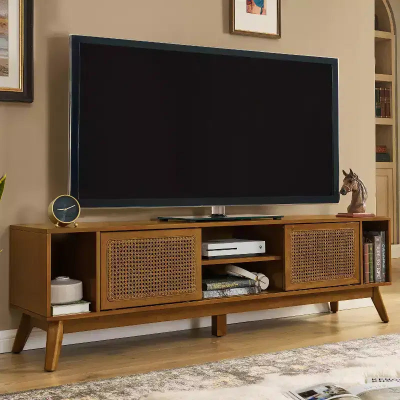 Meuble TV de 172,5 cm avec portes en cannage style Mid-Century Modern, adapté aux téléviseurs jusqu'à 75 pouces ; idéal pour les salons, finition noyer