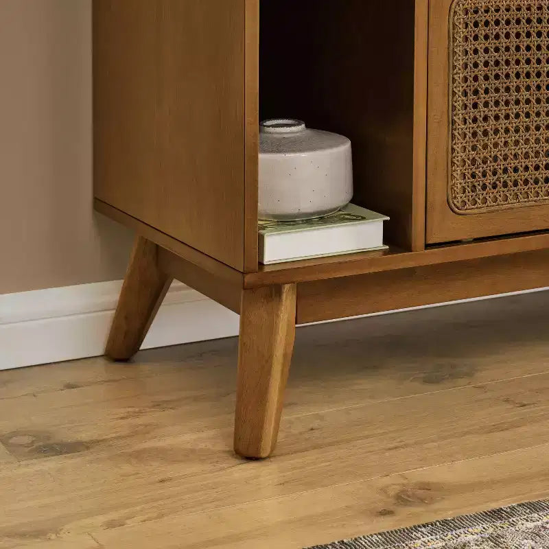 Meuble TV de 172,5 cm avec portes en cannage style Mid-Century Modern, adapté aux téléviseurs jusqu'à 75 pouces ; idéal pour les salons, finition noyer