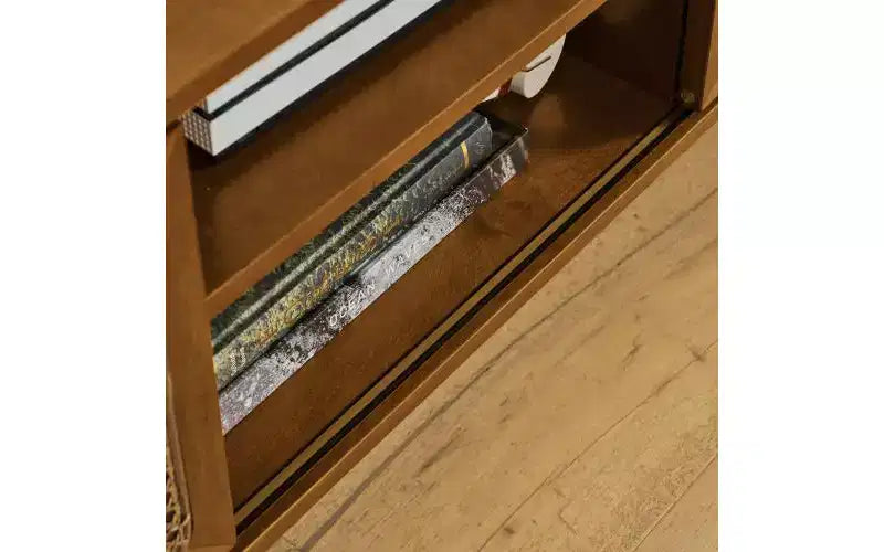 Meuble TV de 172,5 cm avec portes en cannage style Mid-Century Modern, adapté aux téléviseurs jusqu'à 75 pouces ; idéal pour les salons, finition noyer