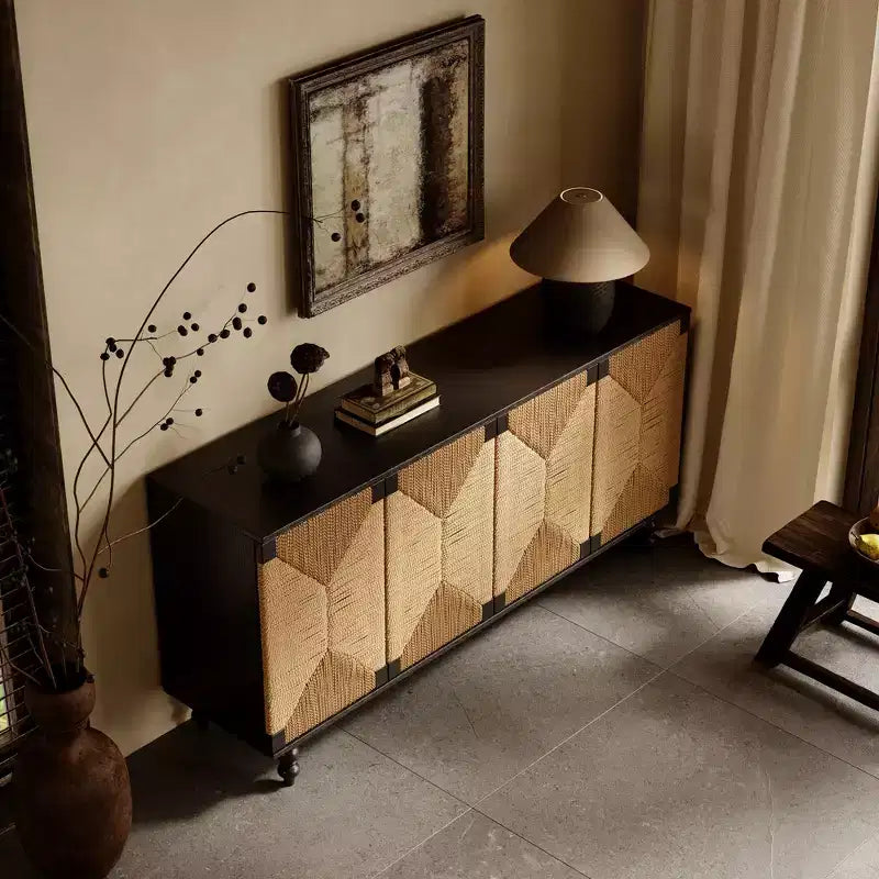 Meuble TV console avec rangement, doté de portes en brossé-métal et motif jonc de mer, idéal pour les salles à manger. Naturel